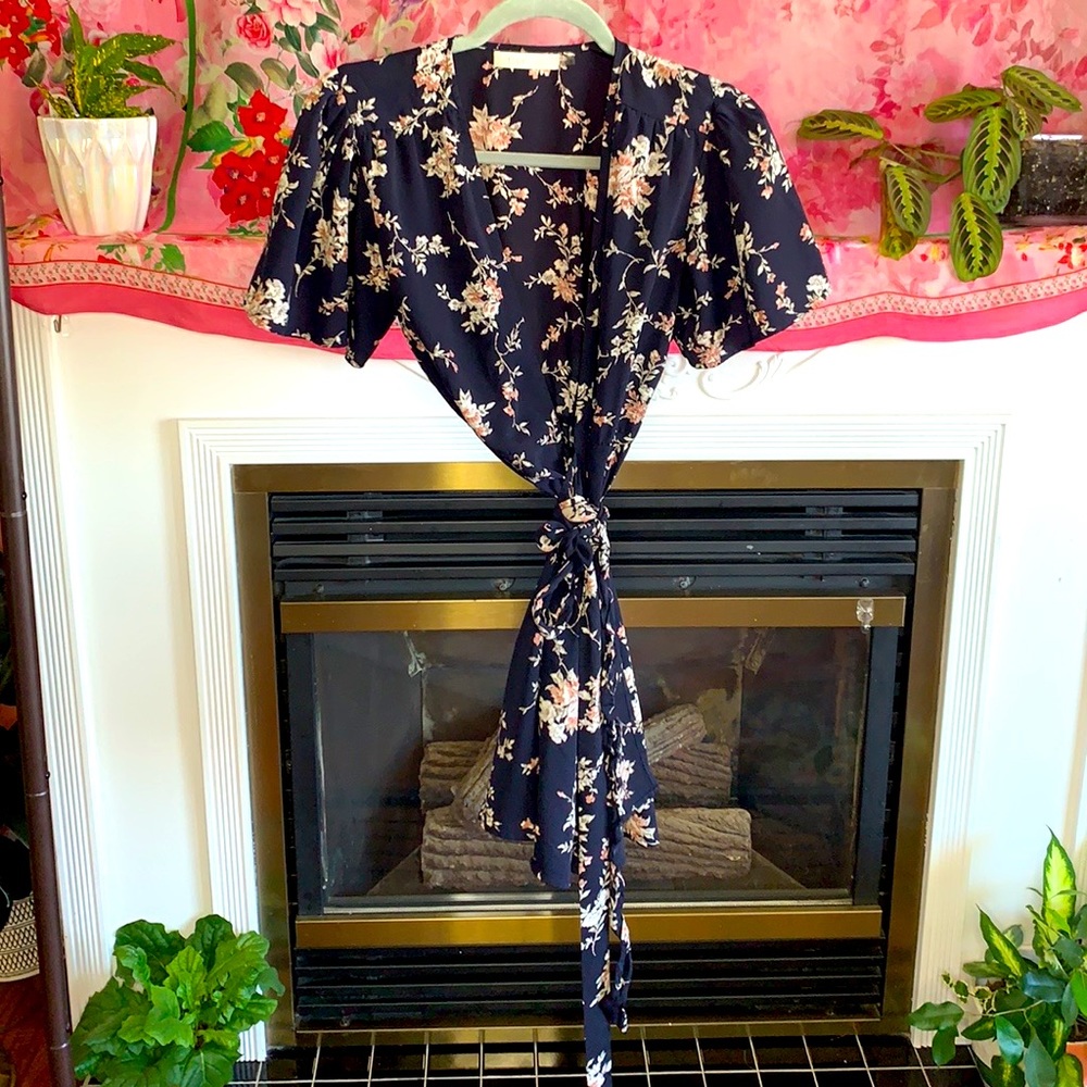 🧚🏼‍♂️🌼Flair the label wrap dress